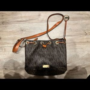 Michael Kors crossbody bucket bag